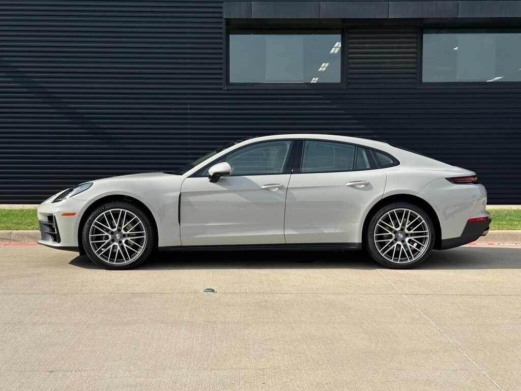 2025 Porsche Panamera 4 photo 2