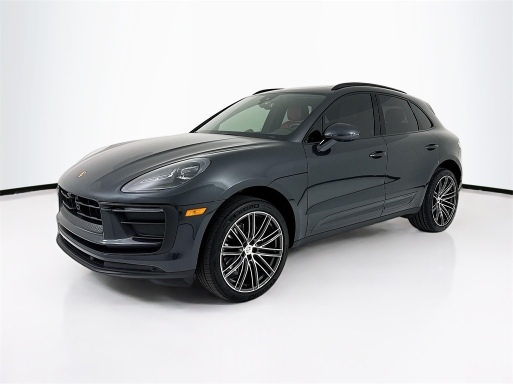 2025 Porsche Macan Base's photo