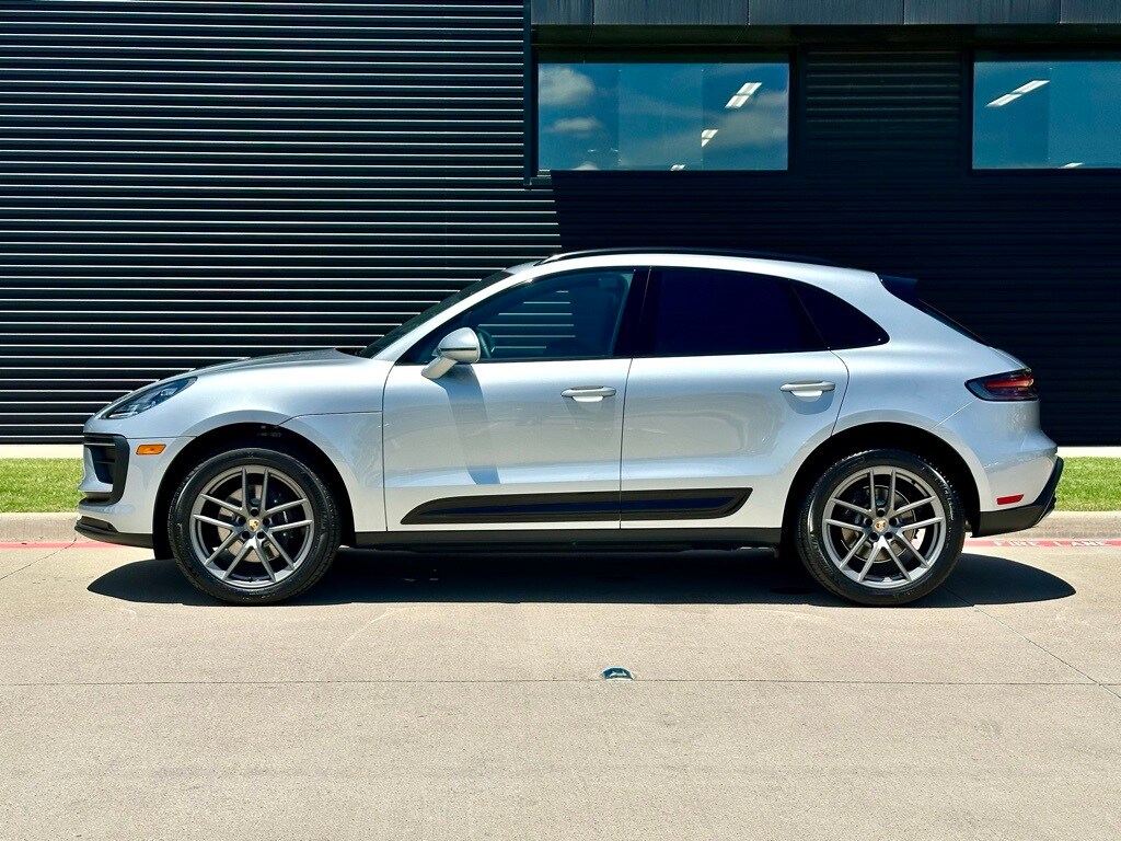 2025 Porsche Macan S photo 2