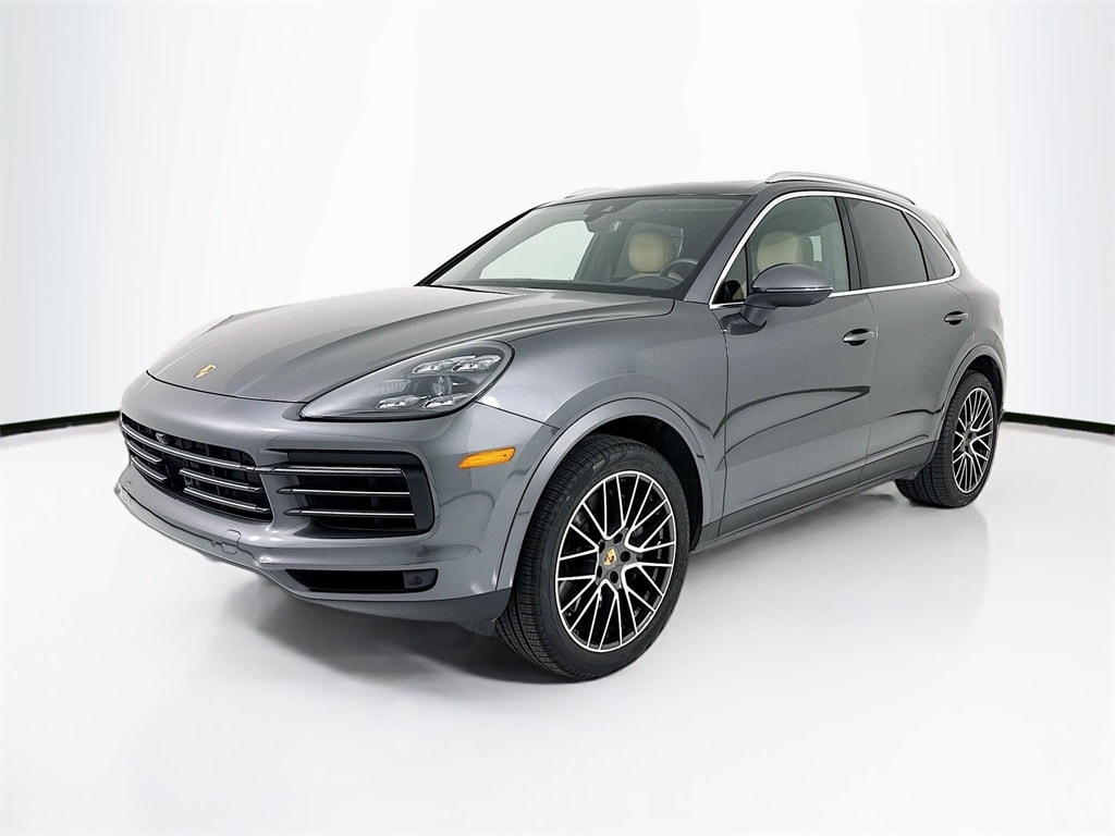 2023 Porsche Cayenne S's photo