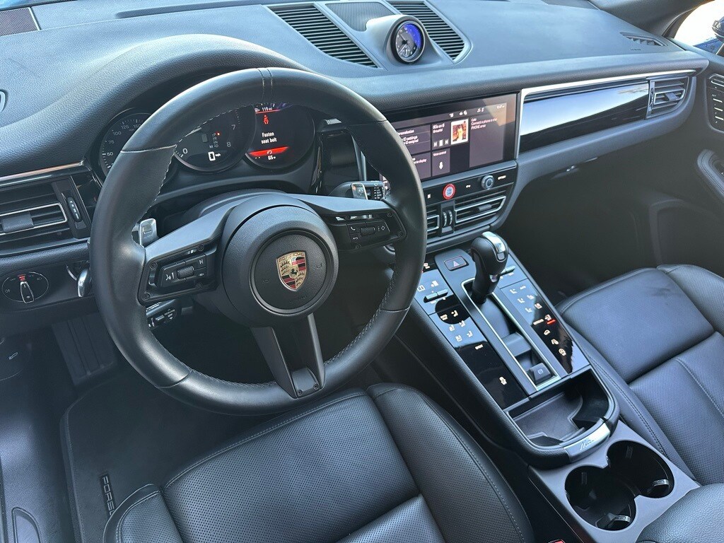 2025 Porsche Macan T photo 4