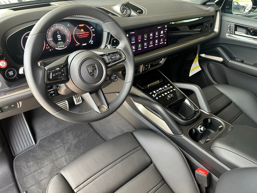 2025 Porsche Cayenne Turbo E-Hybrid Coupe photo 4