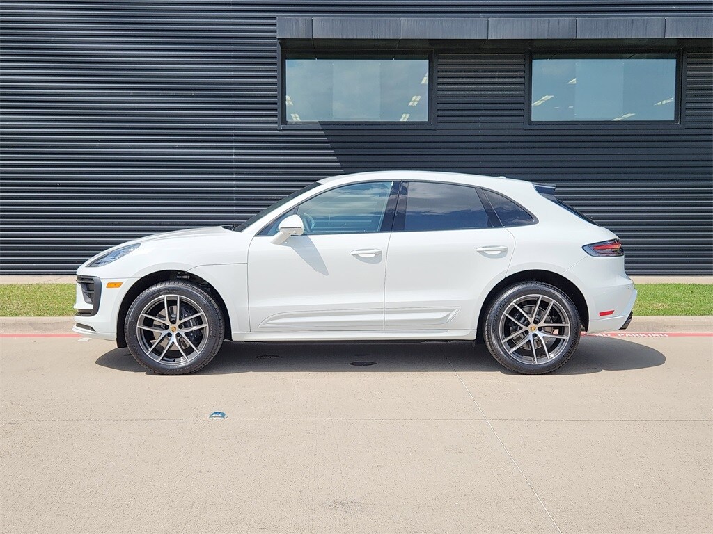 2025 Porsche Macan T photo 2