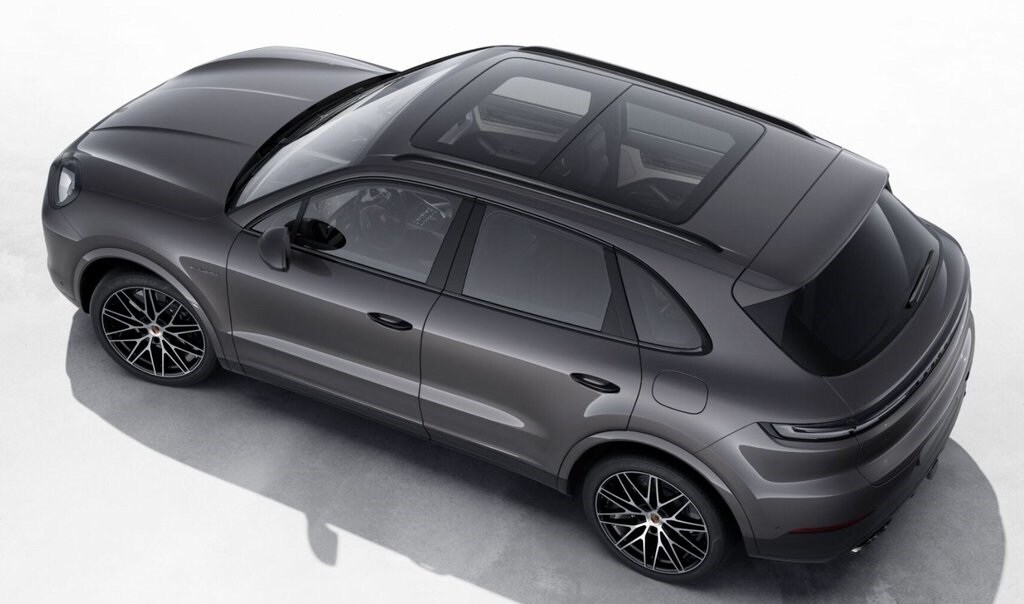 2026 Porsche Cayenne E-Hybrid photo 3