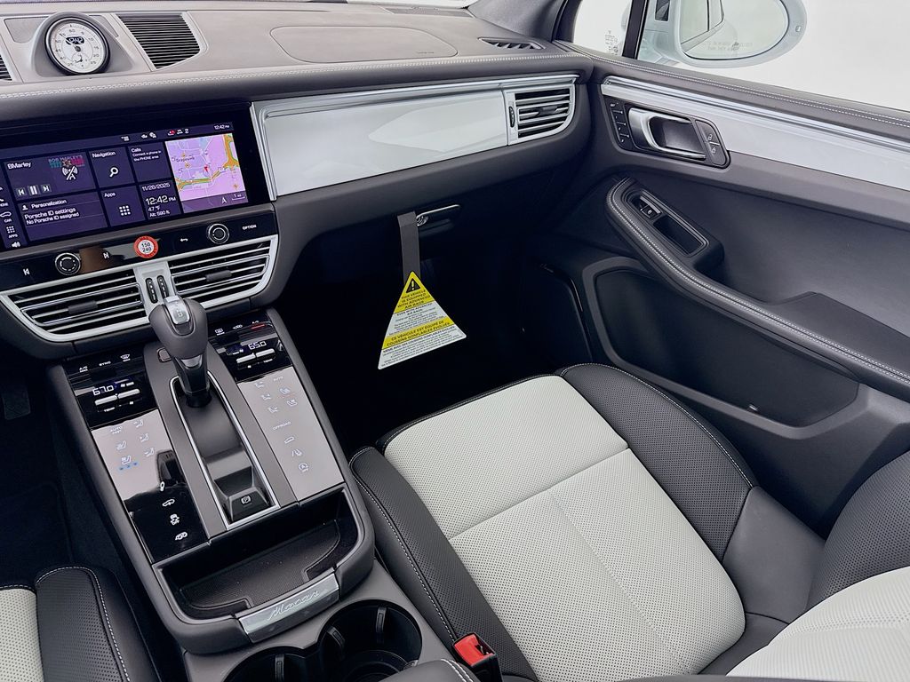 2026 Porsche Macan GTS - Photo 26