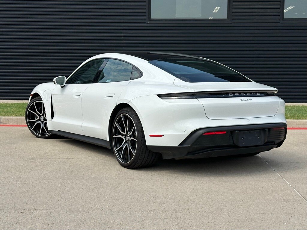 2024 Porsche Taycan photo 3