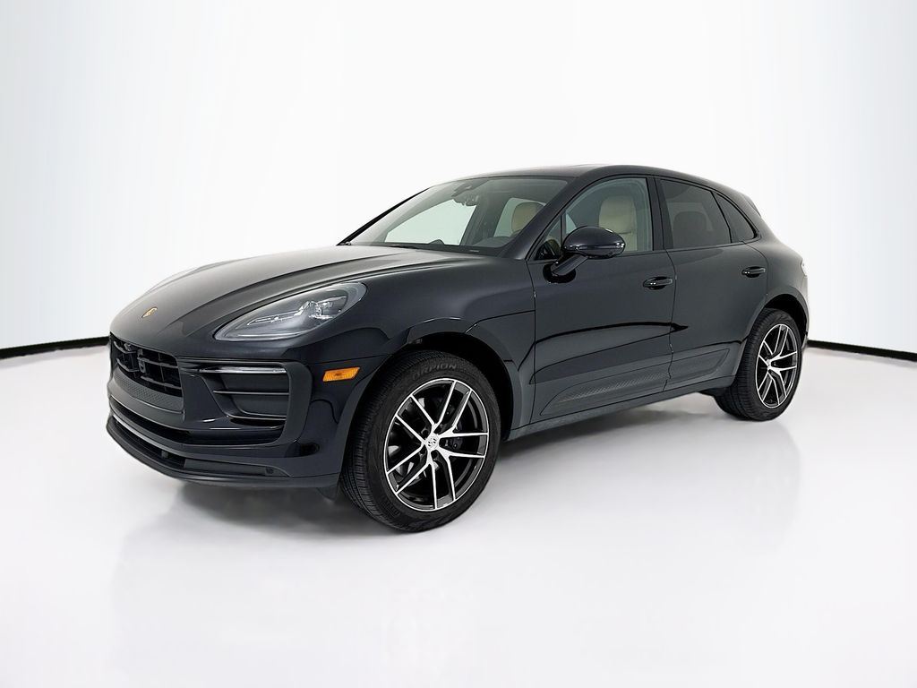 2025 Porsche Macan's photo