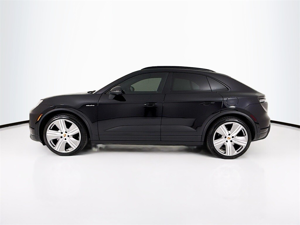 2025 Porsche Macan Electric photo 2