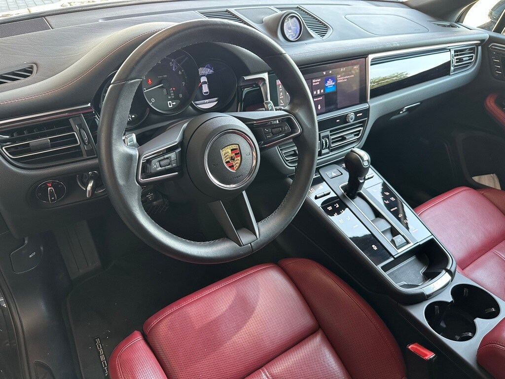 2024 Porsche Macan T photo 4