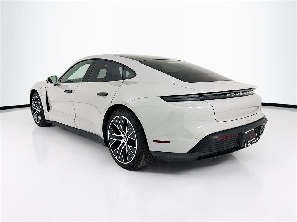 2023 Porsche Taycan photo 3