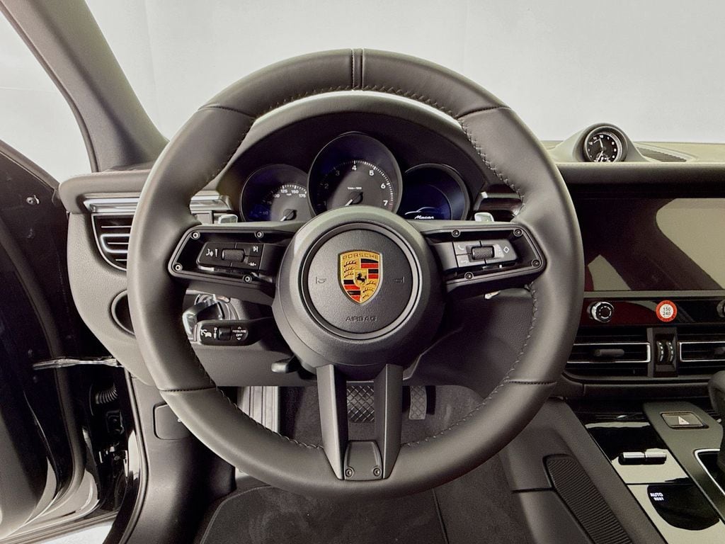 2026 Porsche Macan - Photo 15