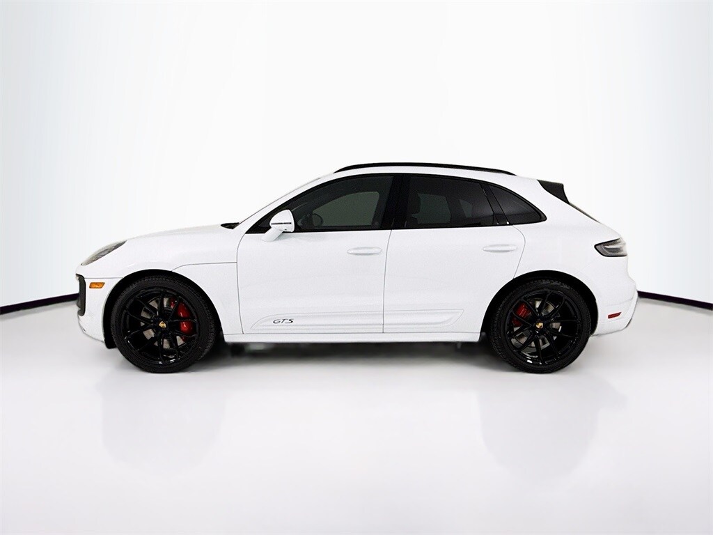 2026 Porsche Macan GTS photo 2