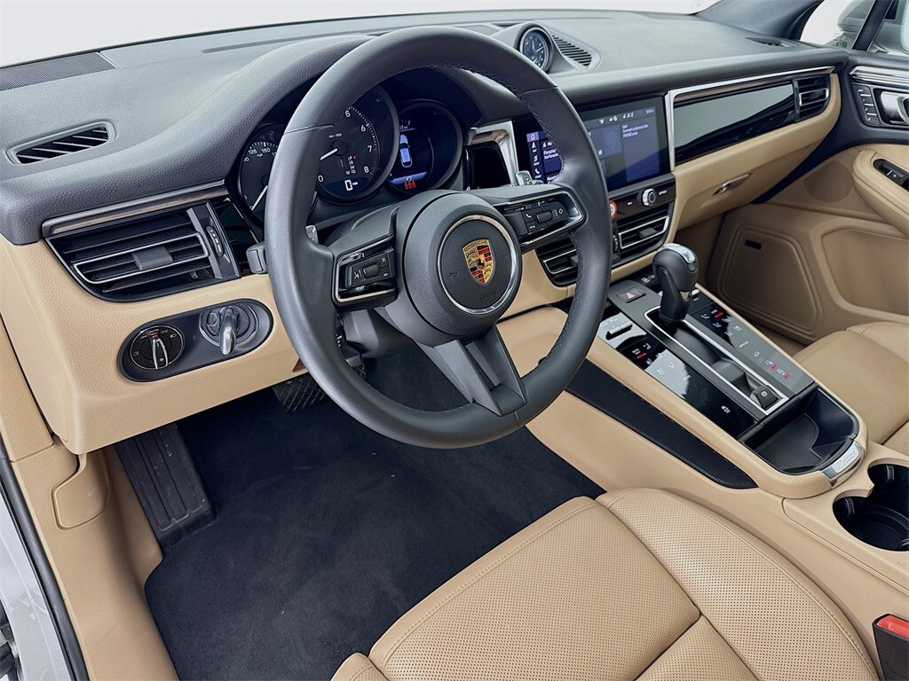 2025 Porsche Macan photo 4