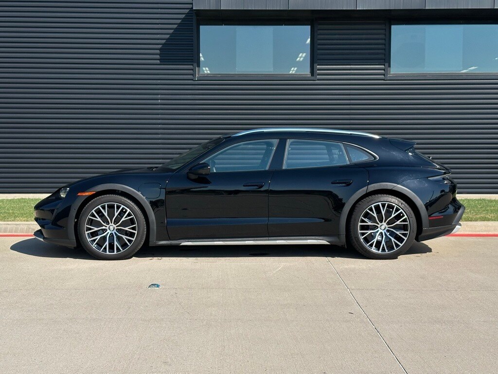 2022 Porsche Taycan Cross Turismo 4 photo 2