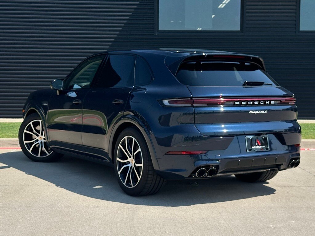 2025 Porsche Cayenne E-Hybrid S photo 2