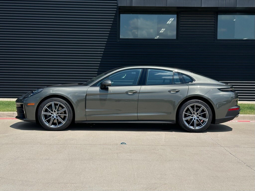 2025 Porsche Panamera 4 photo 2
