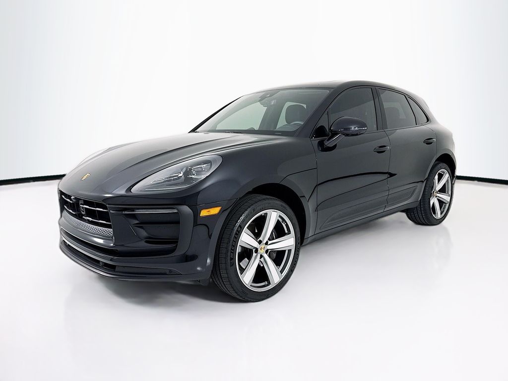2025 Porsche Macan's photo