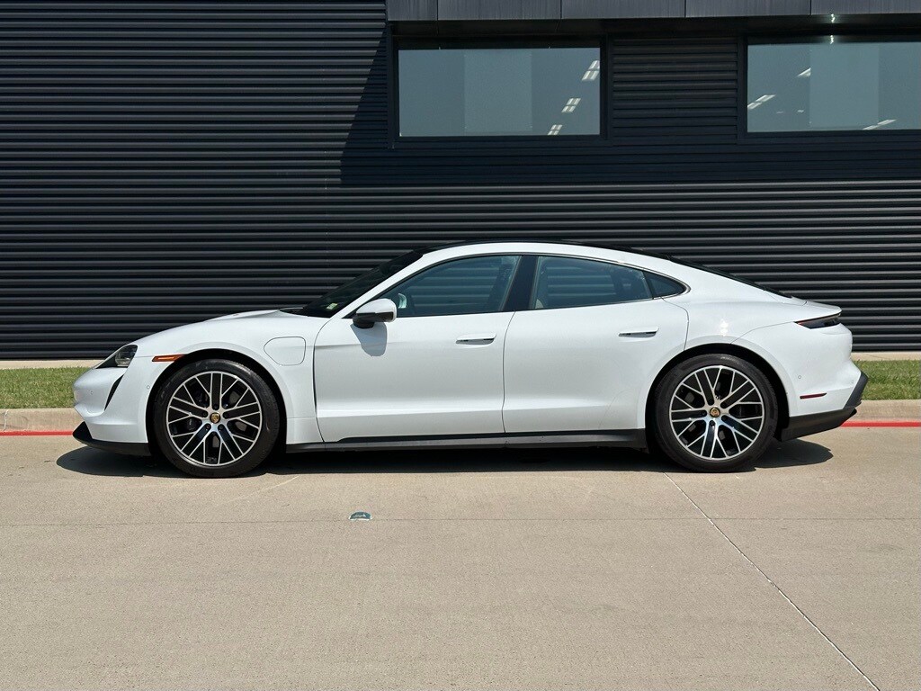2022 Porsche Taycan photo 2