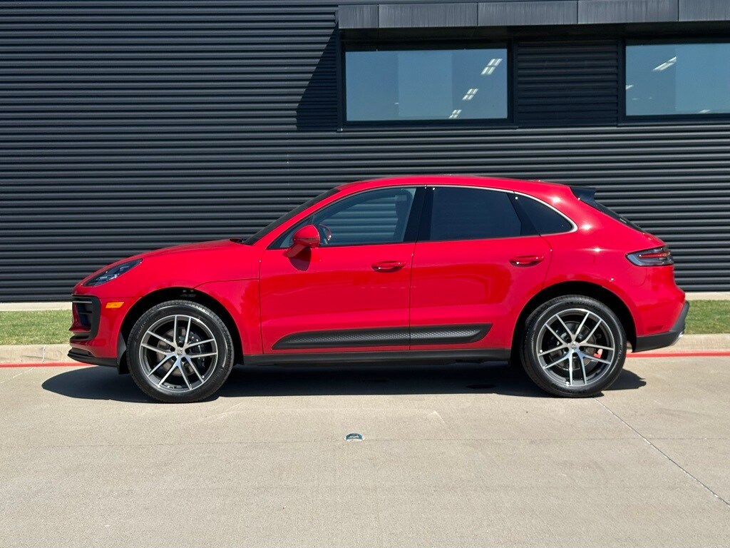 2026 Porsche Macan T photo 2