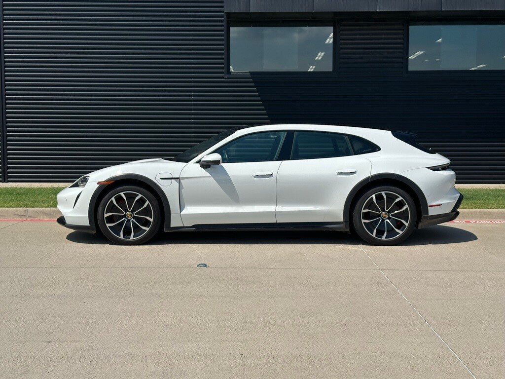 2022 Porsche Taycan Cross Turismo 4S photo 2
