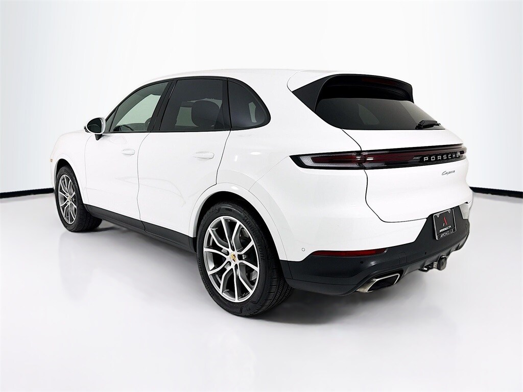 2024 Porsche Cayenne photo 3