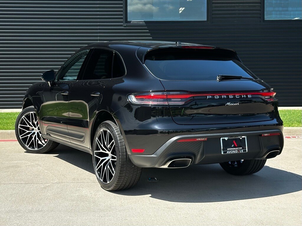 2025 Porsche Macan T photo 3