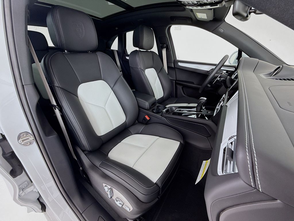 2026 Porsche Macan GTS - Photo 30