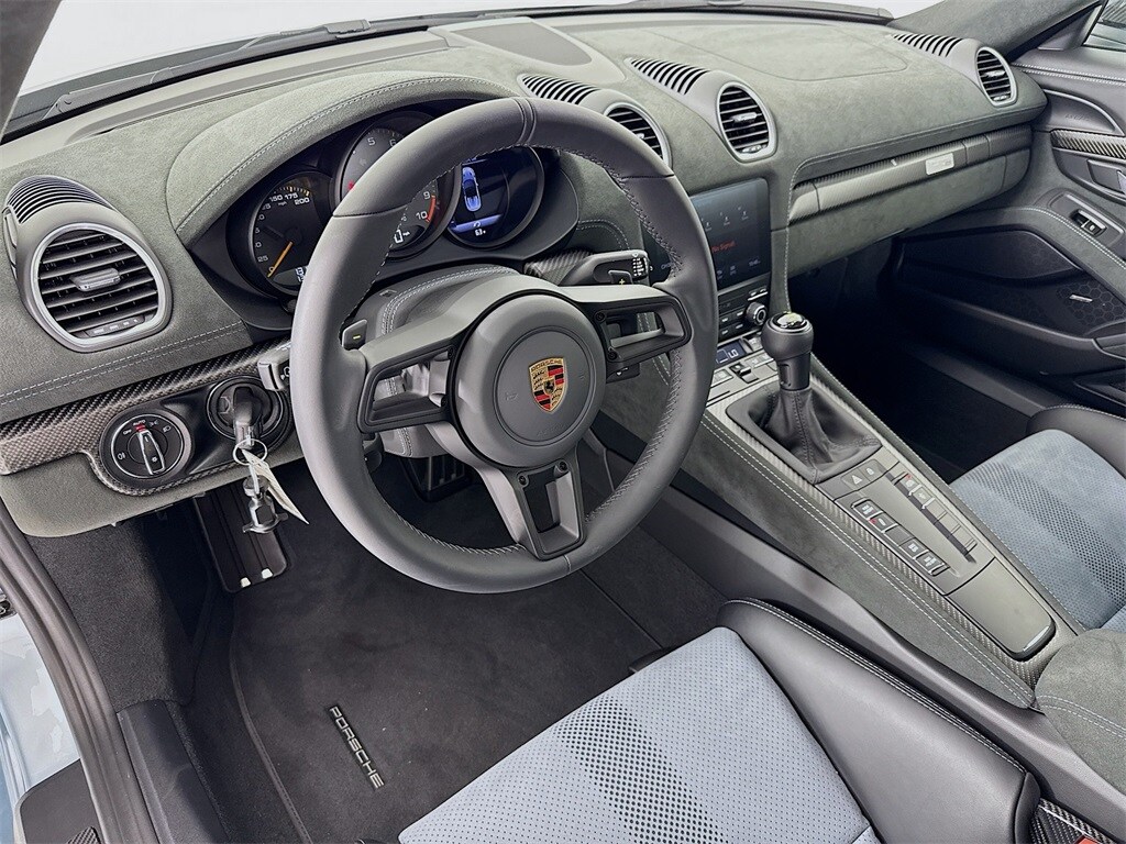 2024 Porsche Boxster Spyder photo 4