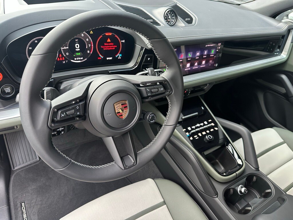 2026 Porsche Cayenne E-Hybrid photo 3