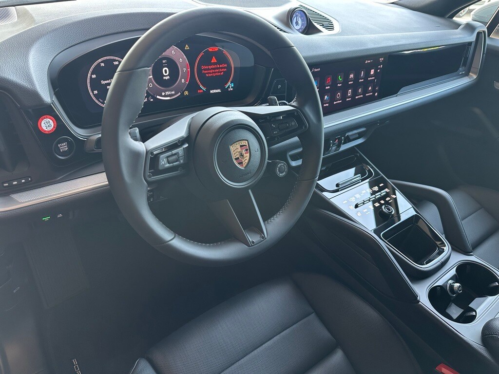 2025 Porsche Cayenne photo 3