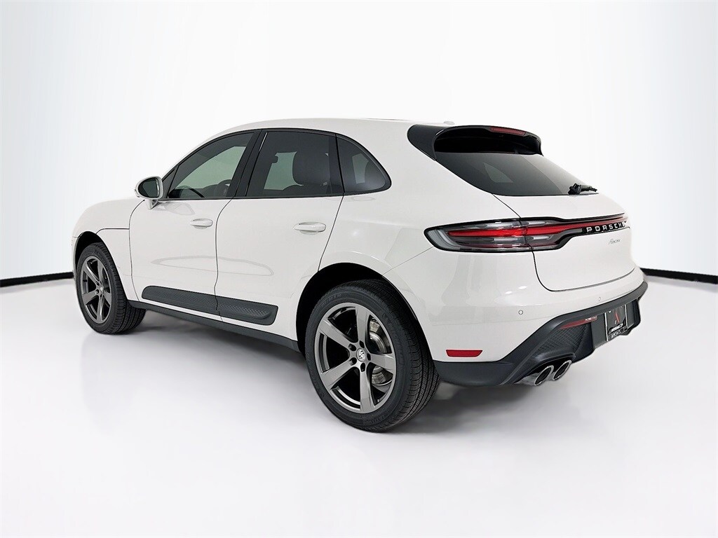 2026 Porsche Macan T photo 2