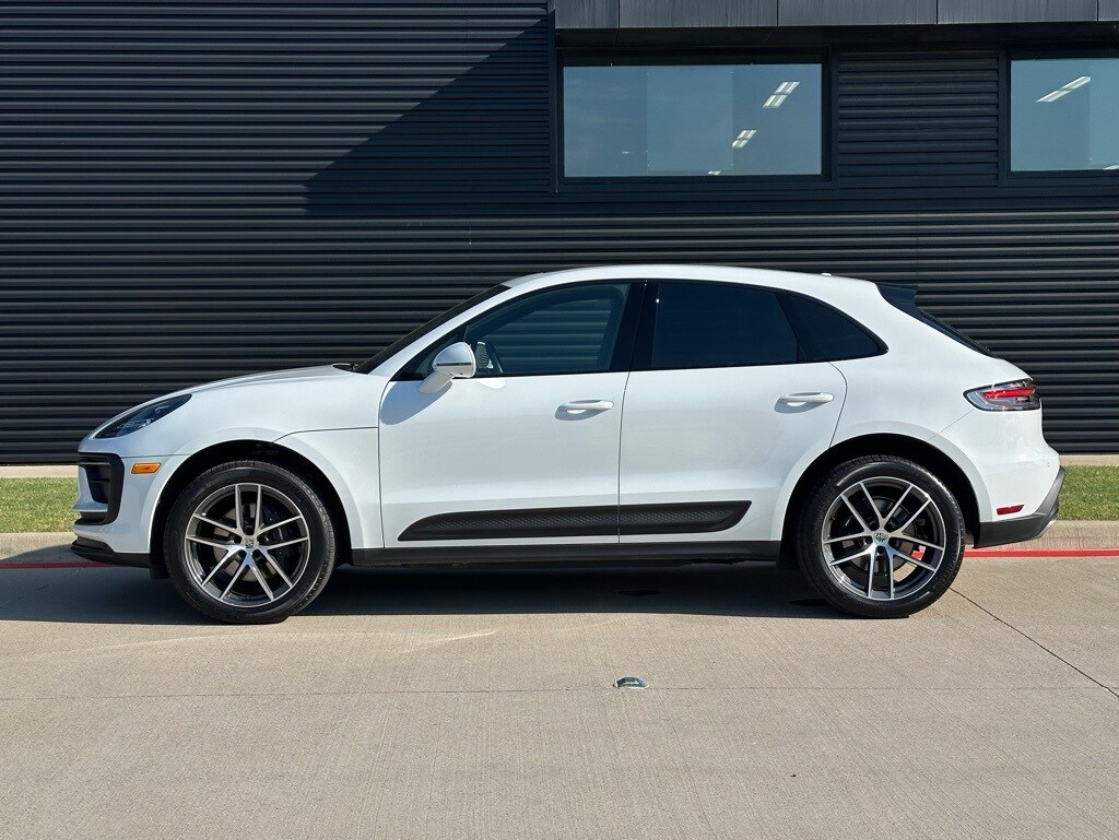2025 Porsche Macan T photo 2