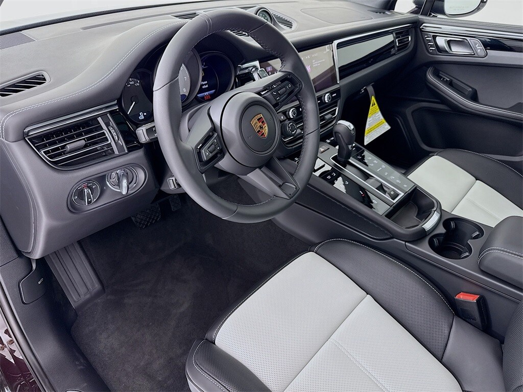 2026 Porsche Macan S photo 4