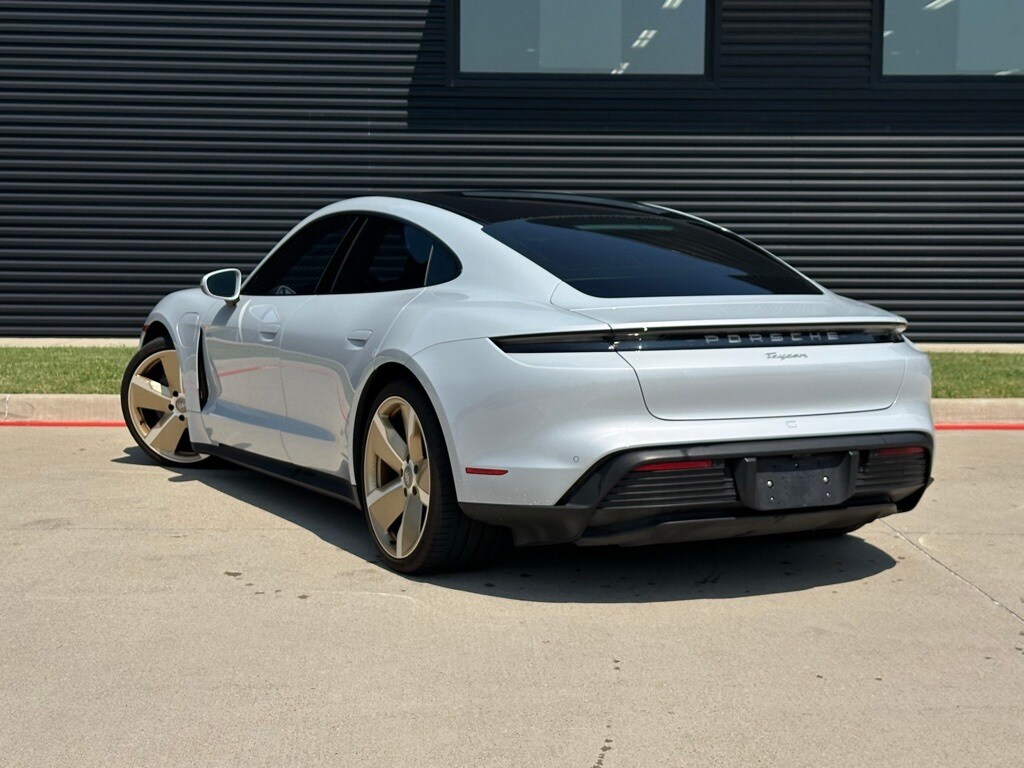 2023 Porsche Taycan photo 3