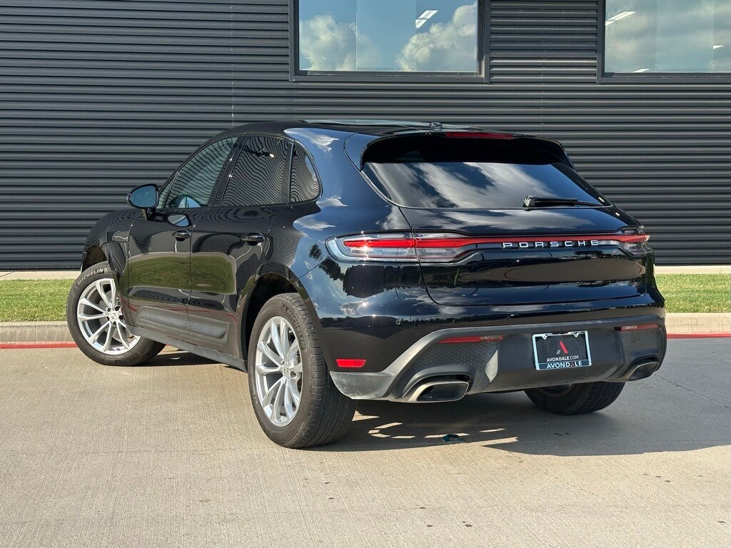 2025 Porsche Macan T photo 3