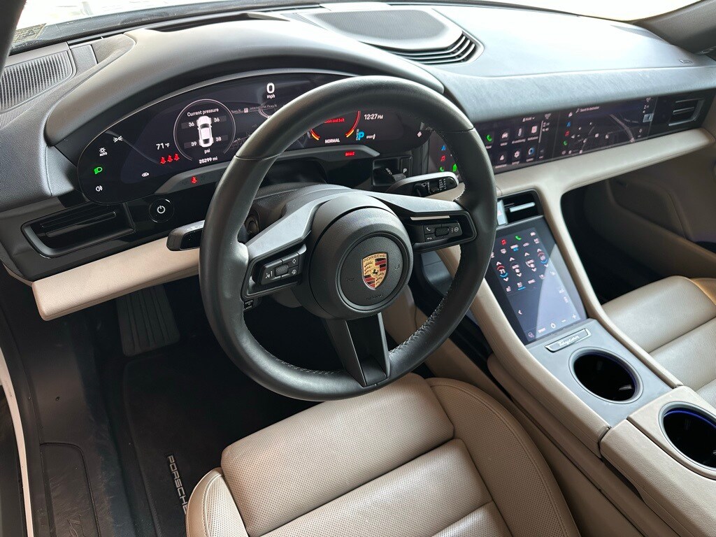 2022 Porsche Taycan photo 4