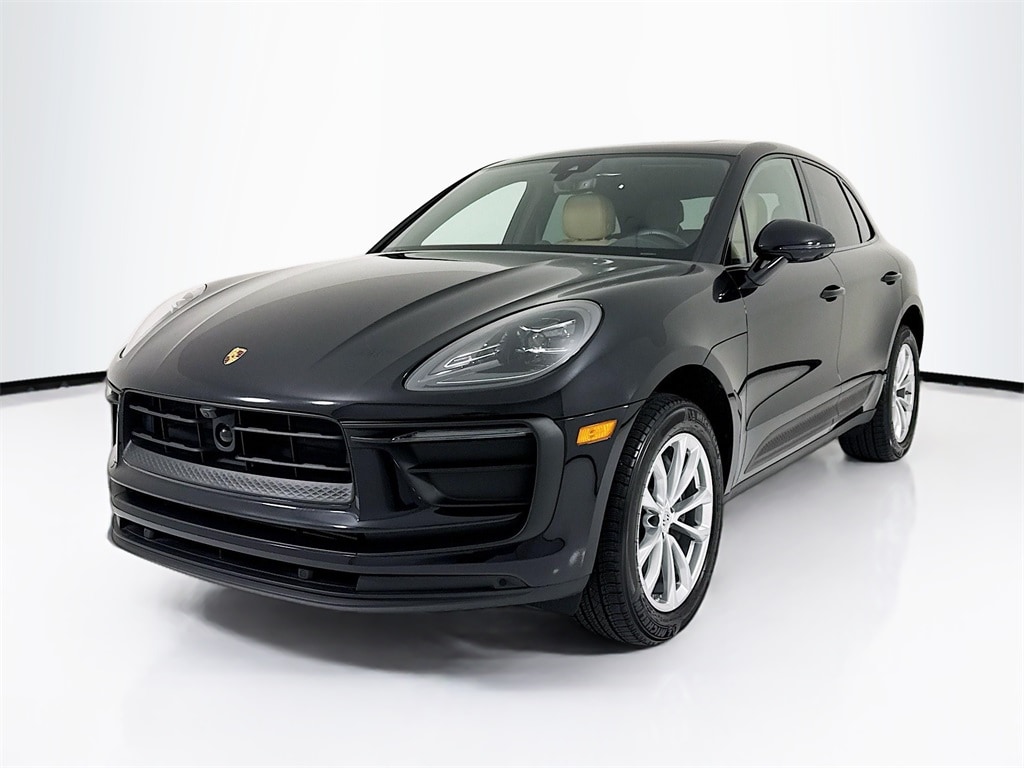 2025 Porsche Macan's photo