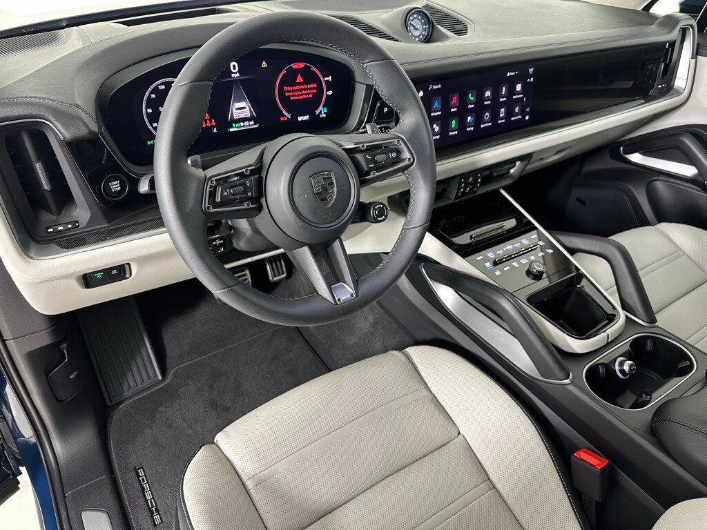 2025 Porsche Cayenne E-Hybrid Turbo photo 3