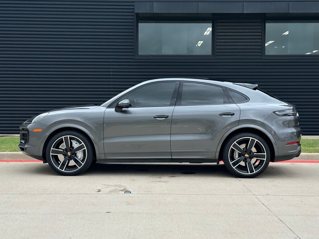 2021 Porsche Cayenne Coupe Turbo photo 2