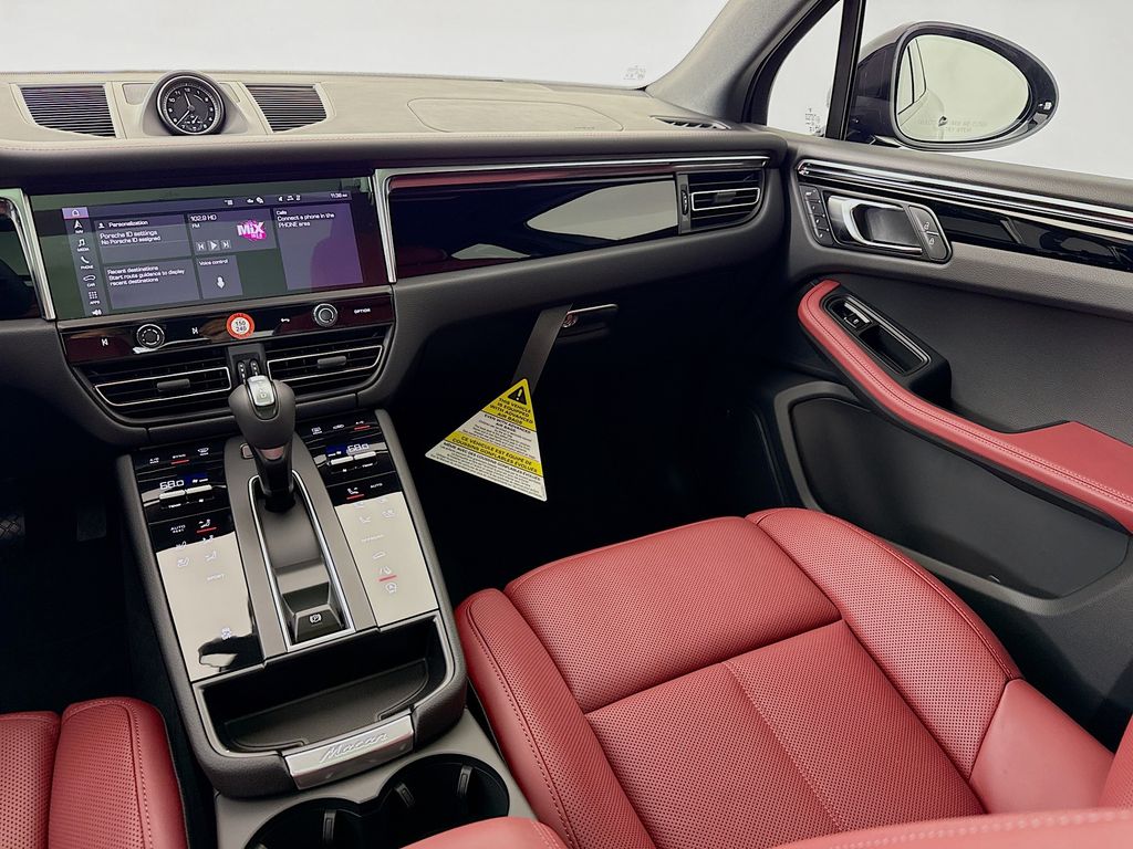 2026 Porsche Macan - Photo 26