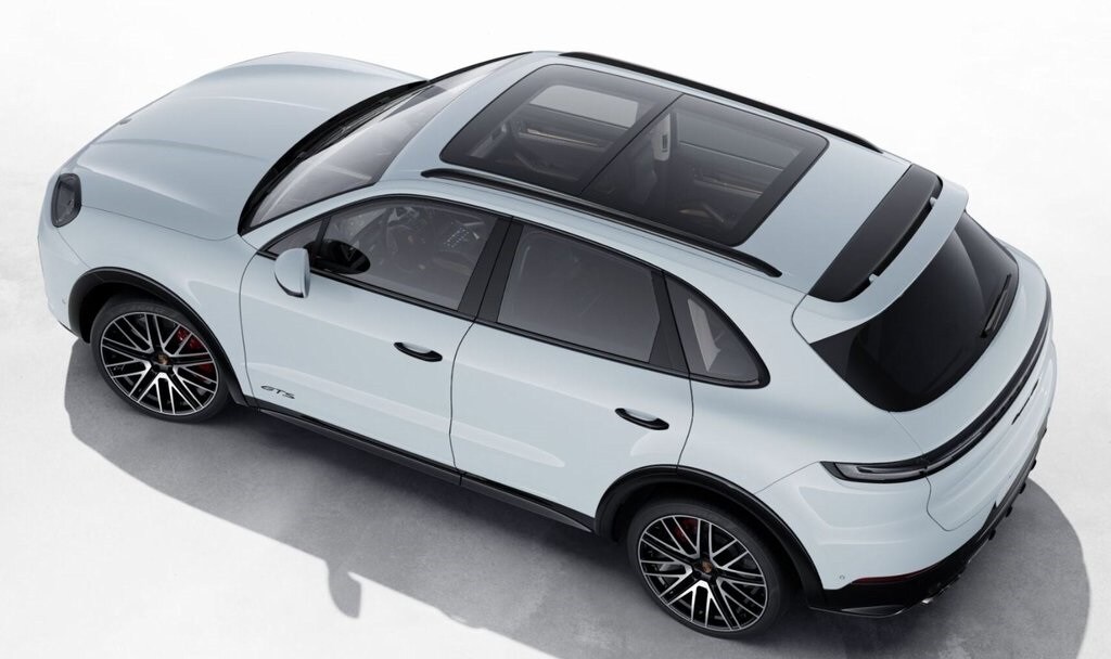 2026 Porsche Cayenne GTS photo 3