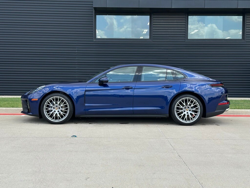 2025 Porsche Panamera 4 photo 2