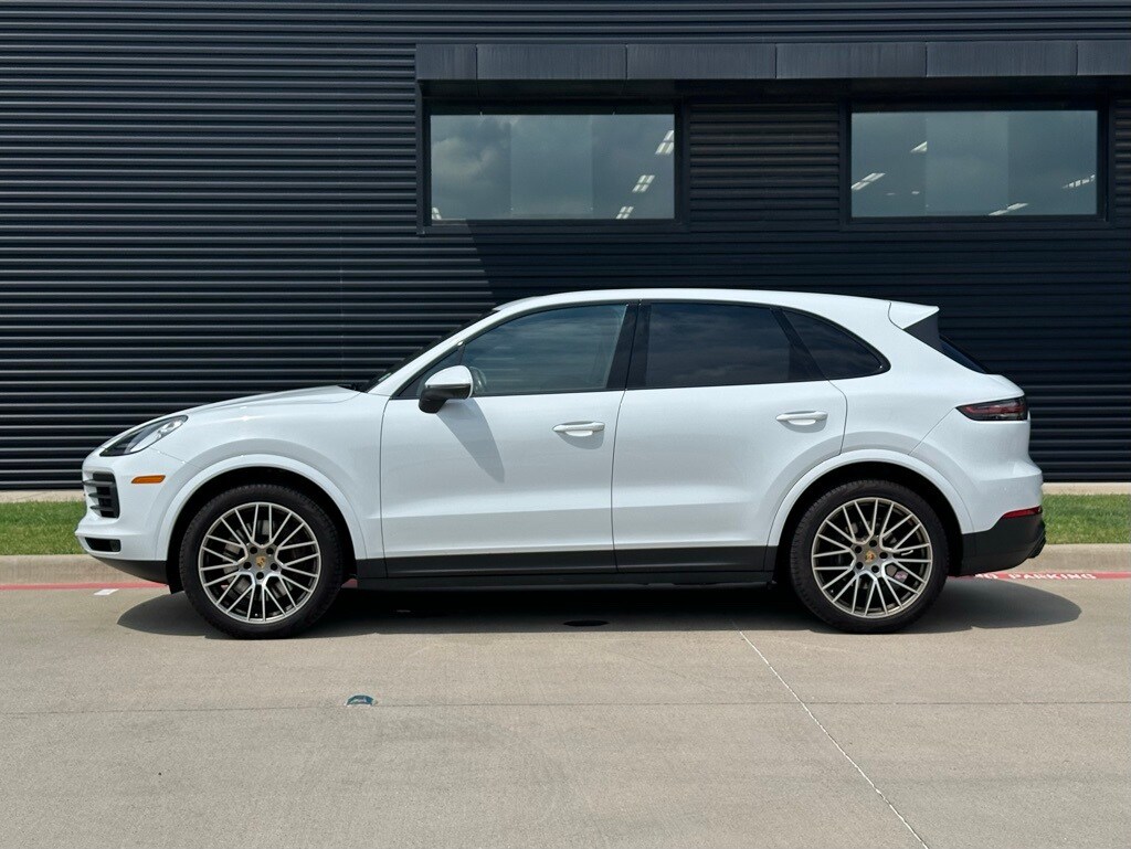 2022 Porsche Cayenne Platinum Edition photo 2