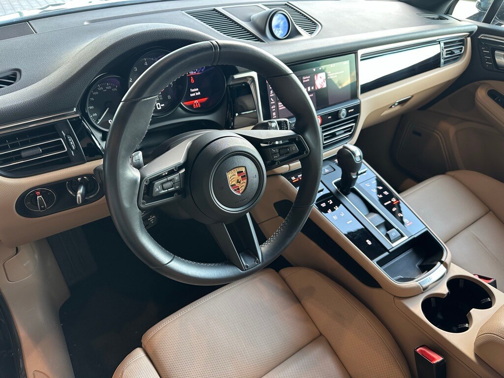 2025 Porsche Macan T photo 4
