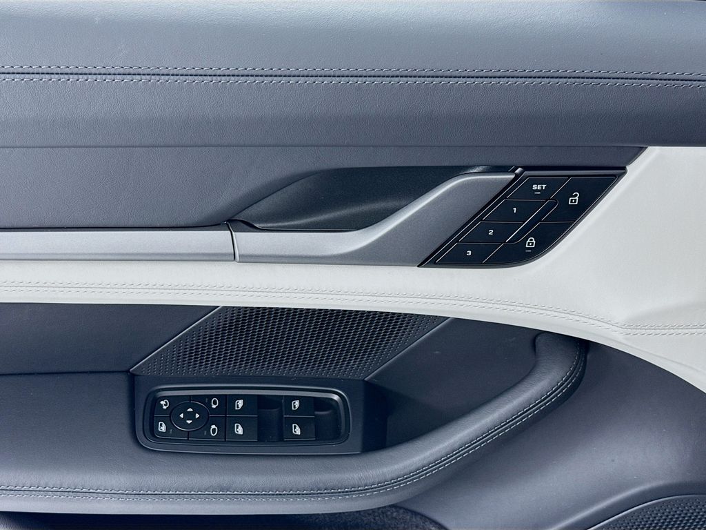 2026 Porsche Taycan Base - Photo 11