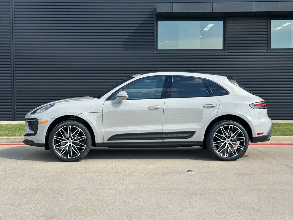 2026 Porsche Macan T photo 2