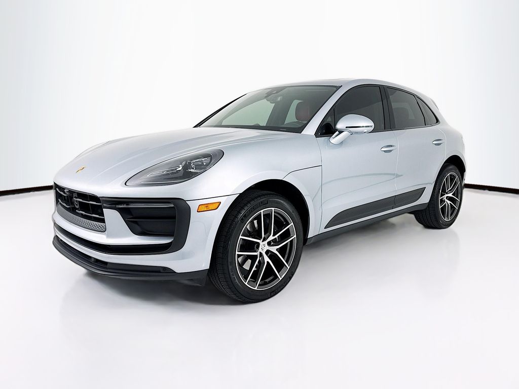 2025 Porsche Macan's photo
