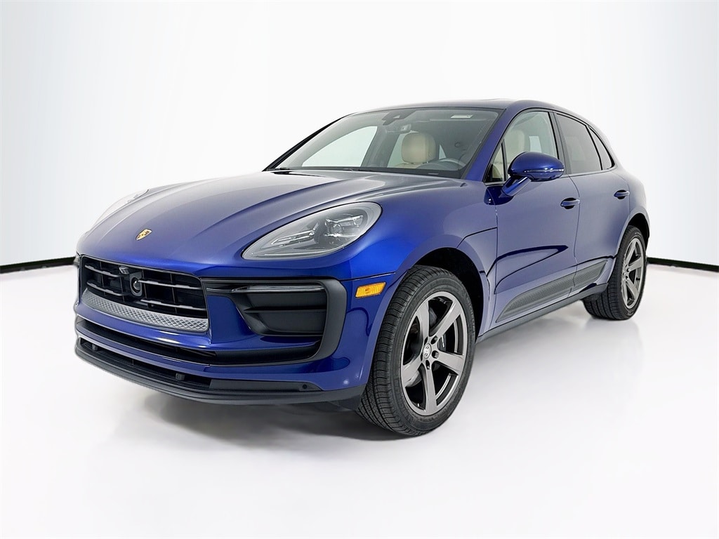 2025 Porsche Macan's photo
