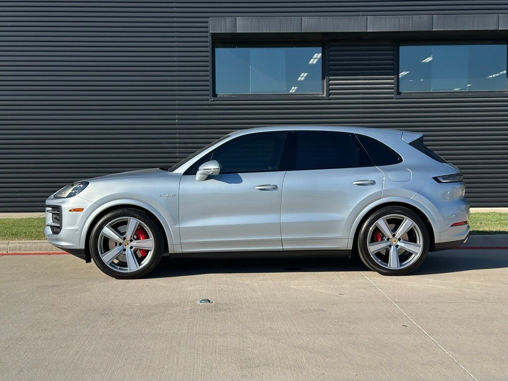 2024 Porsche Cayenne E-Hybrid S photo 2