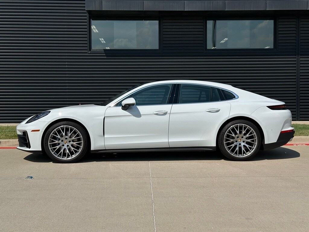 2024 Porsche Panamera 4 photo 2